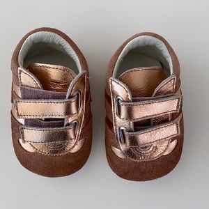 Hogan baby Velcro tennis shoes blush and rose gold leather worn once size 18
